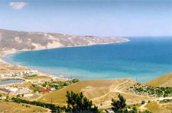 Власти Крыма призывают вернуть пляжи народу