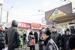Вокруг станций Харьковского метро идет борьба с киосками